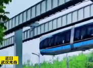 武汉空轨列车，仿佛进入了赛博世纪！